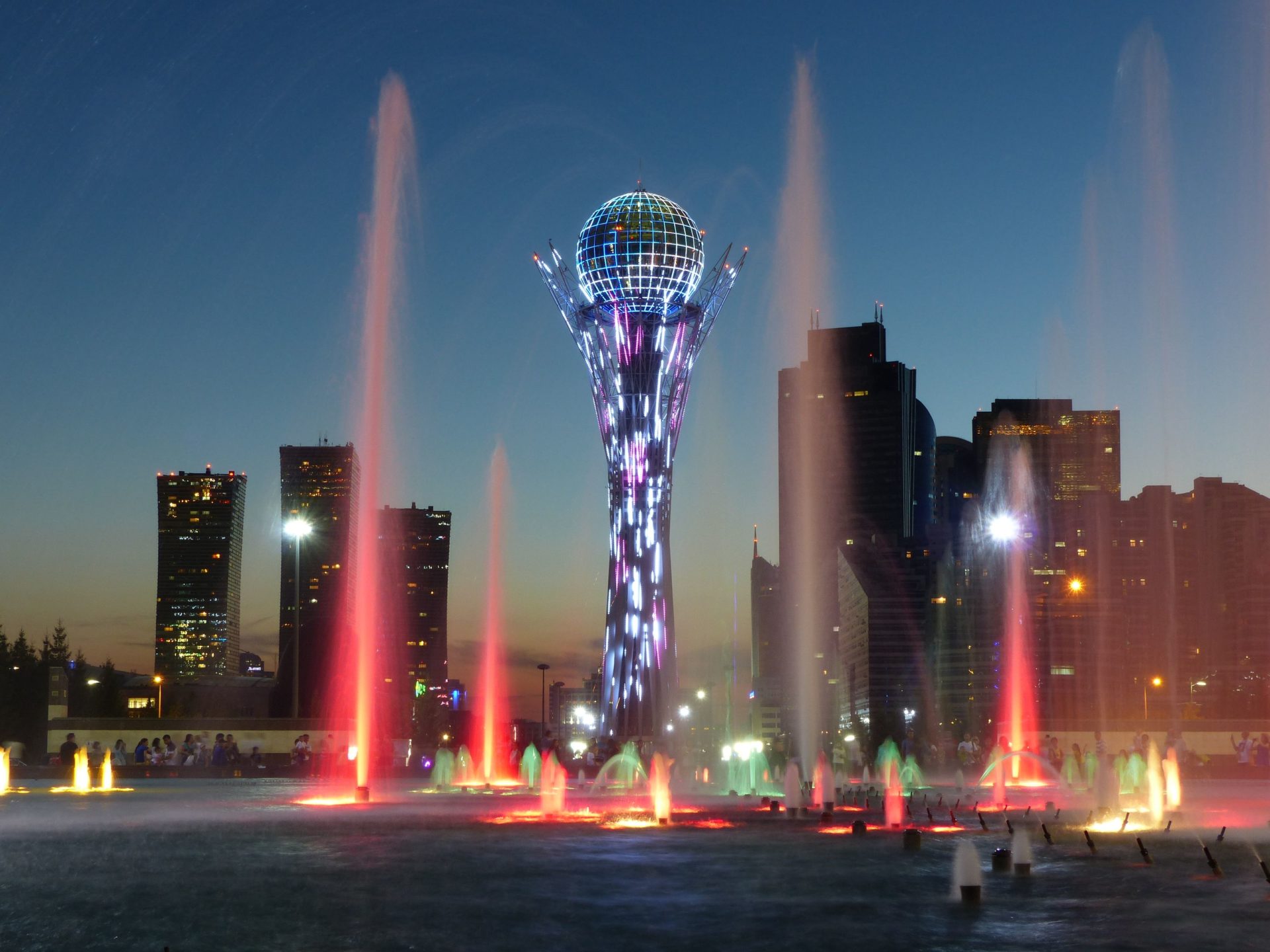 En populær turistattraksjon i Astana, Bayterek Tower, Kasakhstan.
