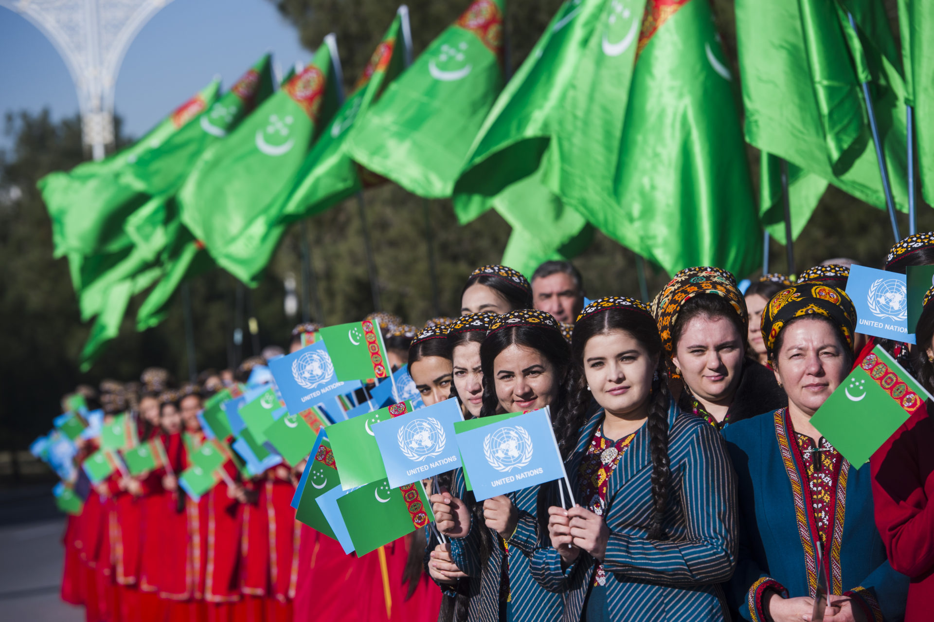 Under åpningen av FN-huset i Asjkhabad, Turkmenistan, kom FNs generalsekretær Ban Ki-moon på besøk.
