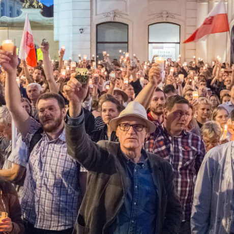 Demonstrasjoner i Polen i juli 2017 mot lov som legger domstolen under regjeringen.