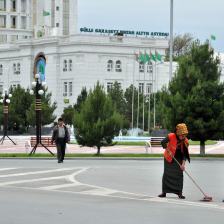 Strøkne veier i Asjkhabad, Turkmenistan.