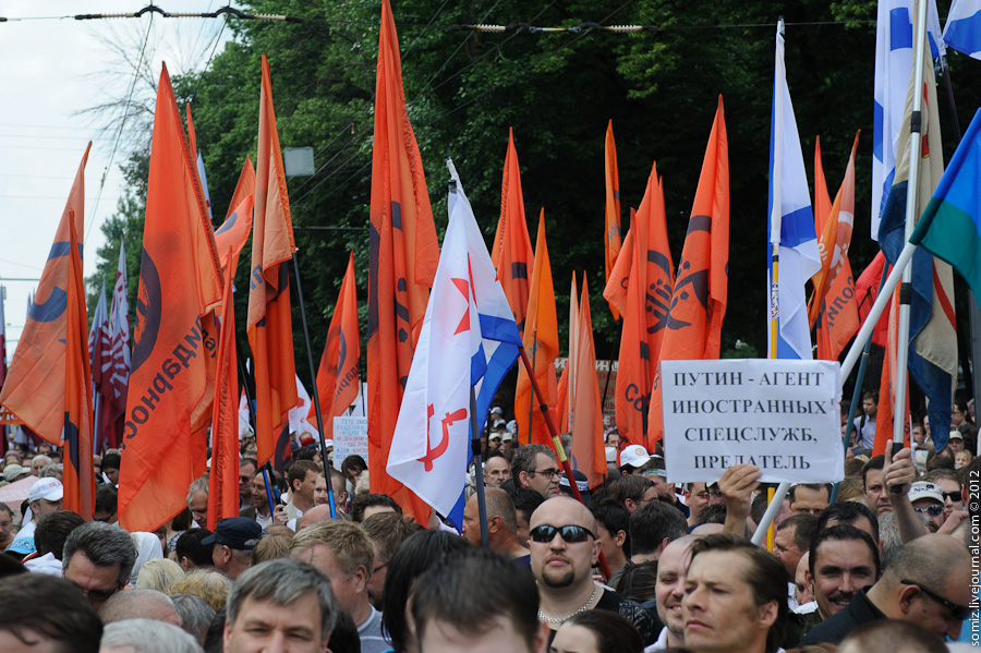 Tusenvis samlet seg i et demonstrasjonstog mot Putin-regimet i Moskva, Russland.