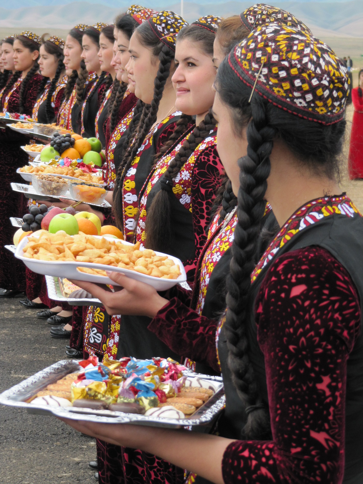 Damer og jenter i Turkmenistan.