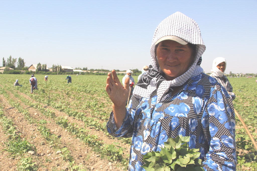 Kvinne i rurale Tadsjikistan.